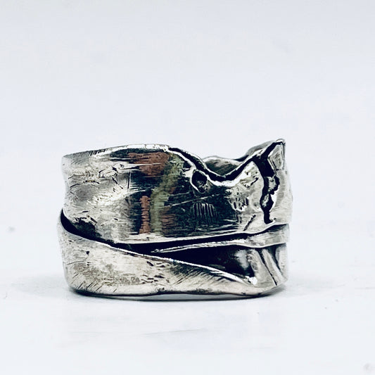 Anello Artigianale BROOKLYN 02  Mod. FASCIONE  Realizzato con parte di Antica zuccheriera in Argento 800 (Prima Metà del ’900)