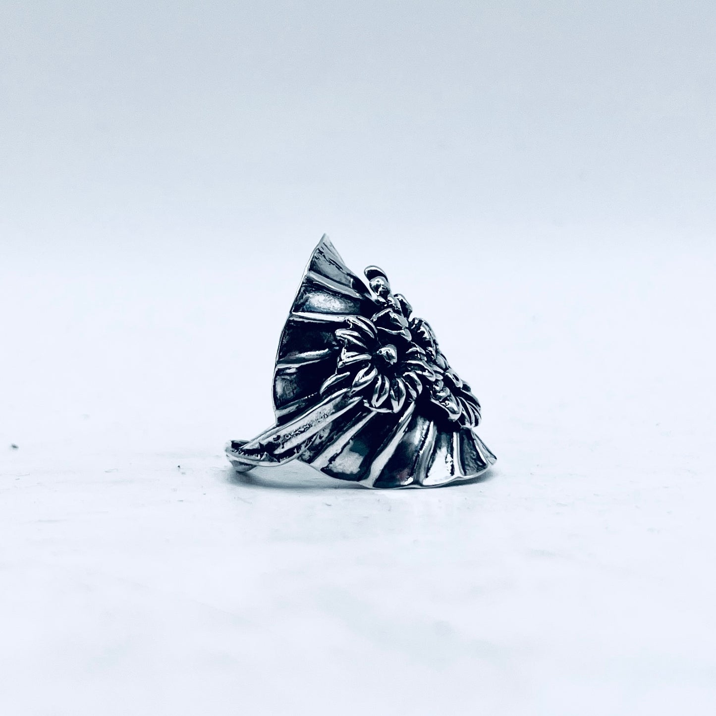 Anello Artigianale CONCHIGLIA MARGHERITE Mod. INTERO  Realizzato con intero Antico Cucchiaino in Argento 800(Prima Metà del ’900)