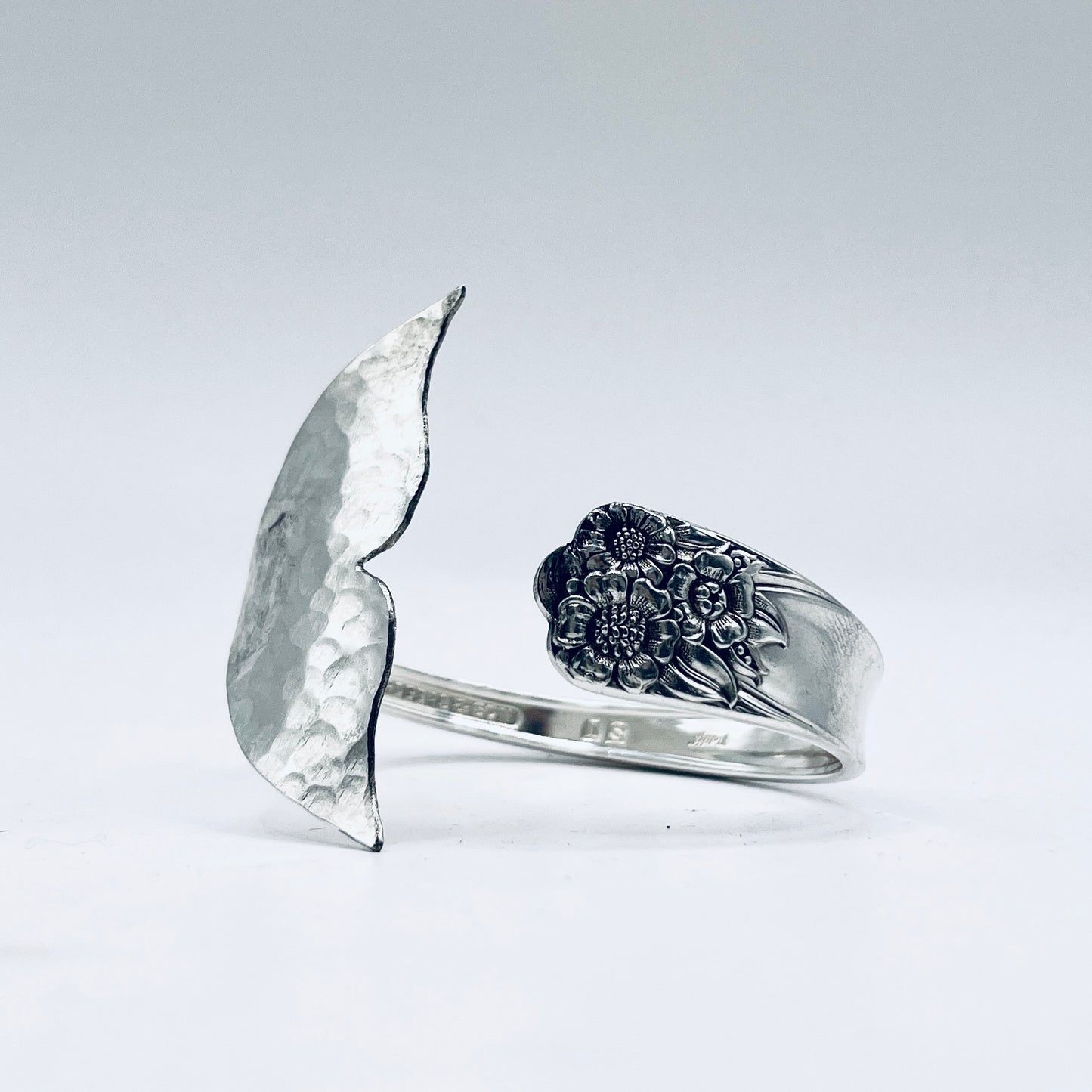 Bracciale Artigianale GIRASOLI  Mod. CODA MARTELLATA  Realizzato con Antica posata in Argento (Prima Metà del ’900)