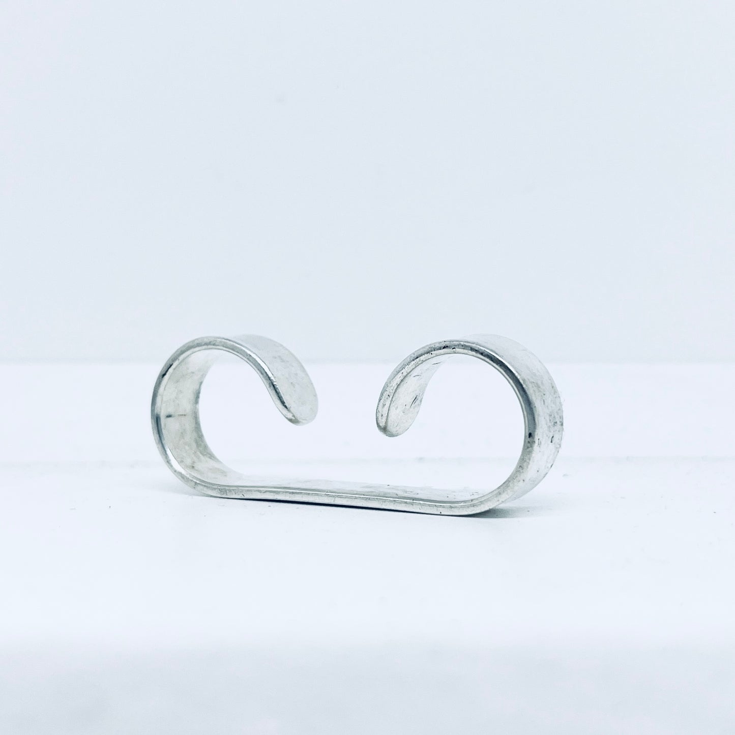 Anello Artigianale PORTATAVAGLIOLO  Mod. TRIPLO TIRAPUGNI  Realizzato con Antica posata in Argento (Prima Metà del ’900)