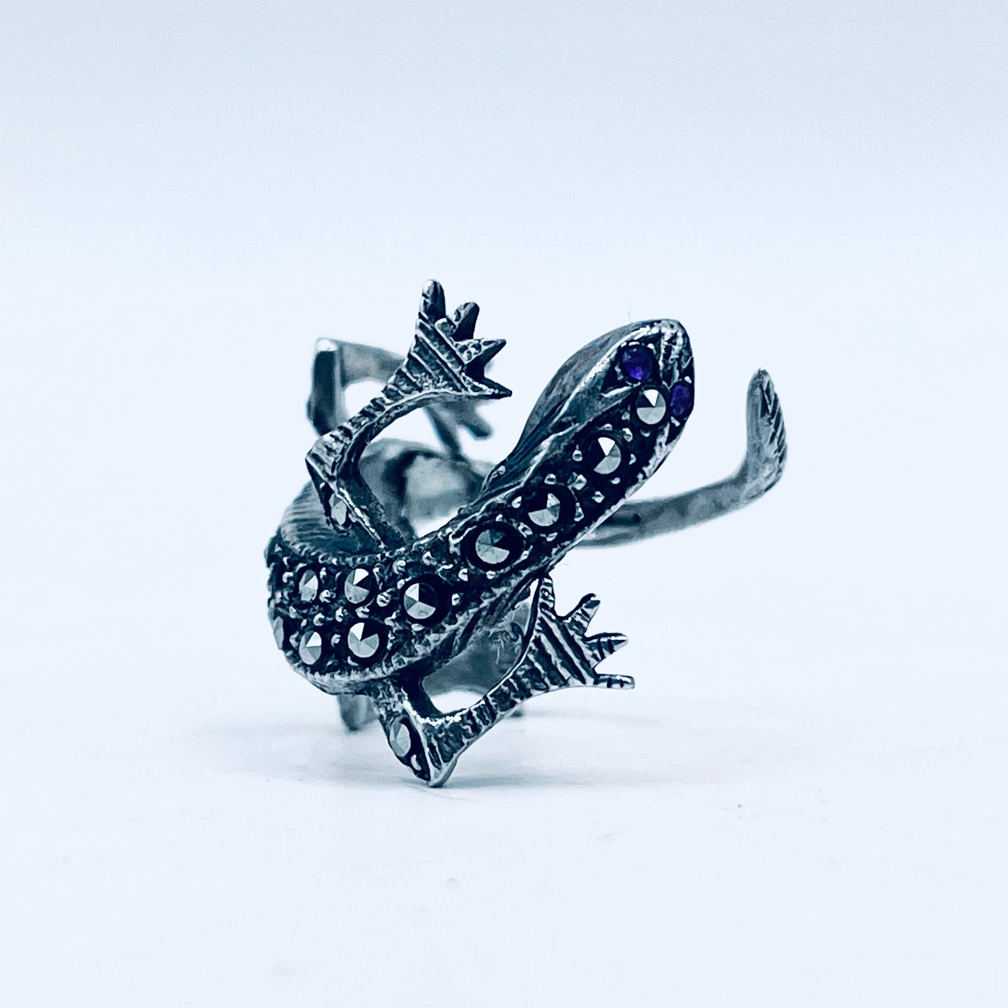 Anello Artigianale GECO RUBINI Mod. SPILLA Realizzato con Antica spilla in Argento e Marcasiti (Prima Metà del ’900)
