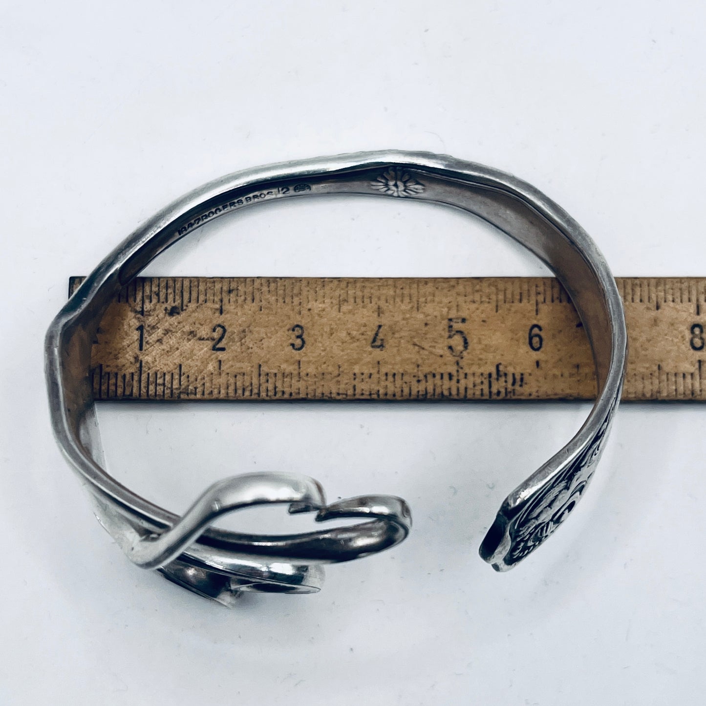 Bracciale Artigianale “SIREN” Mod. FORCHETTA  CUORE Realizzato con Antica posata in lega d’argento (Prima Metà del ’900)