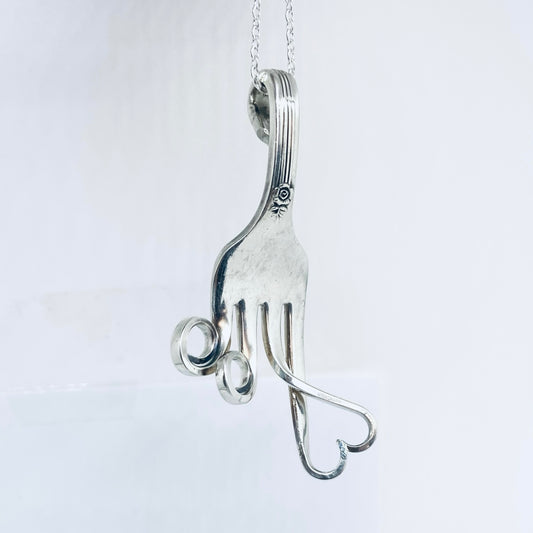 Pendente Artigianale Mod. FORCHETTA INNAMORATA Realizzato con Antica Posata in Argento (Prima Metà del ’900)