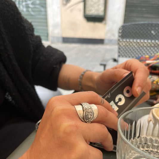 Anello Artigianale ROSE Mod. INTERO  Realizzato con intero Antico Cucchiaino in Argento (Prima Metà del ’900)