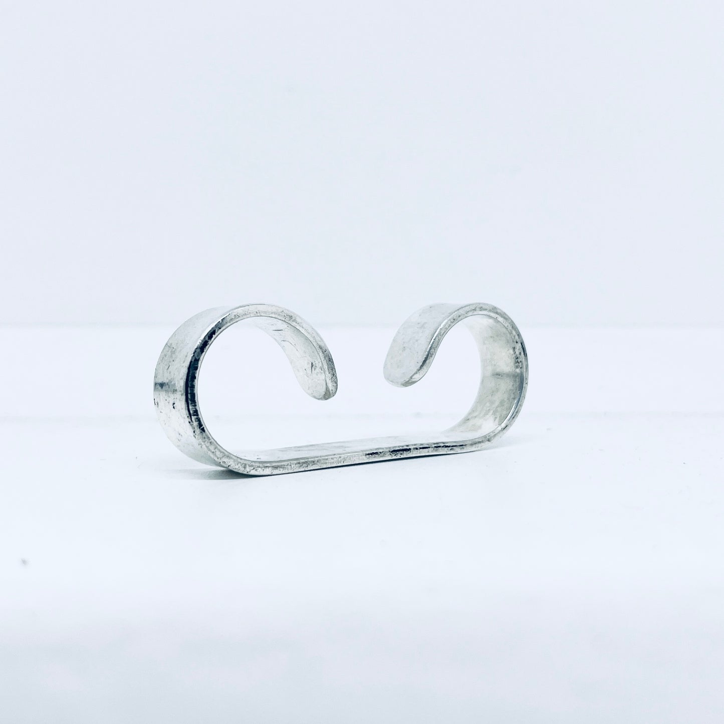 Anello Artigianale PORTATAVAGLIOLO  Mod. TRIPLO TIRAPUGNI  Realizzato con Antica posata in Argento (Prima Metà del ’900)