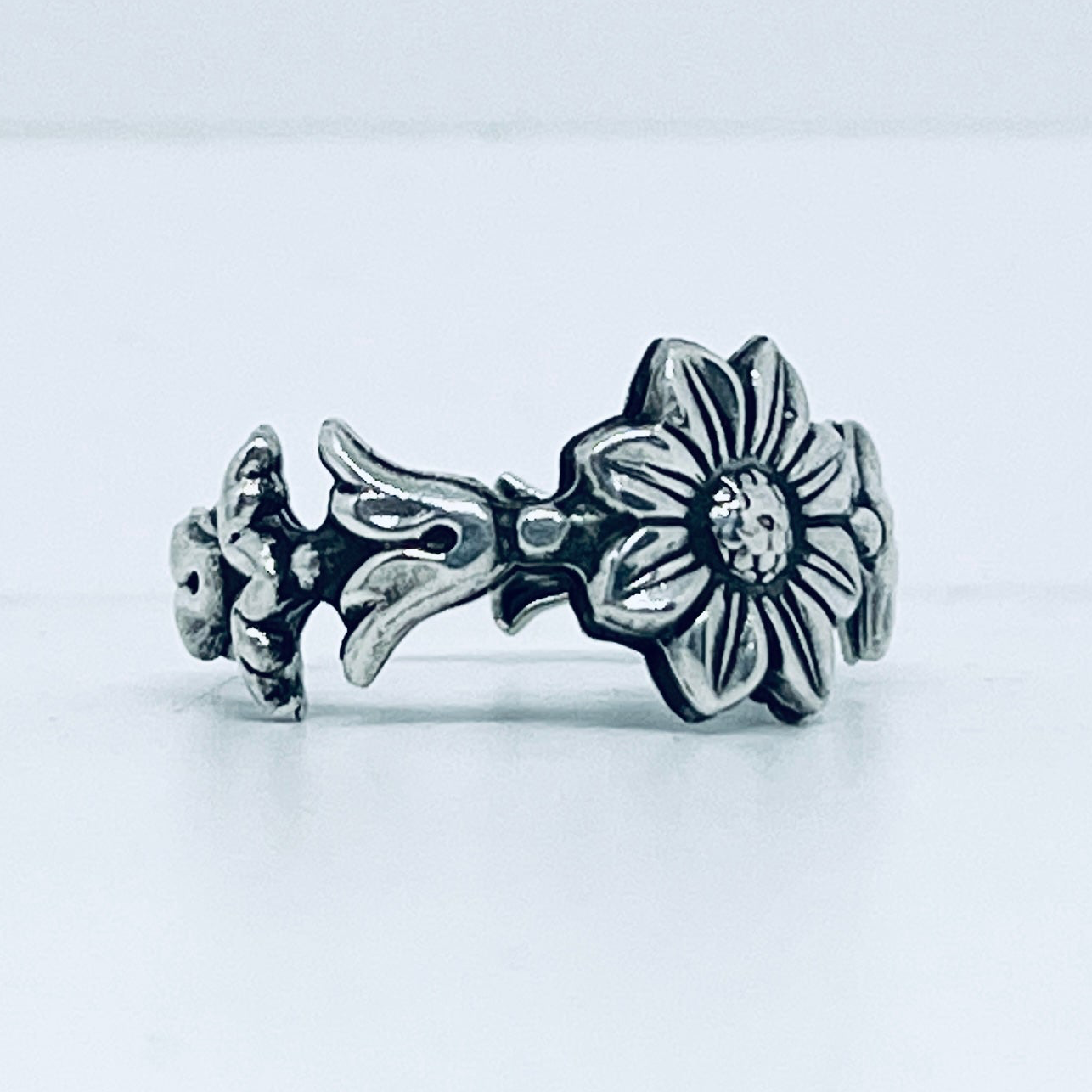 Anello Artigianale GIRASOLE Mod. SPILLA Realizzato con Antica spilla in Argento (Prima Metà del ’900)