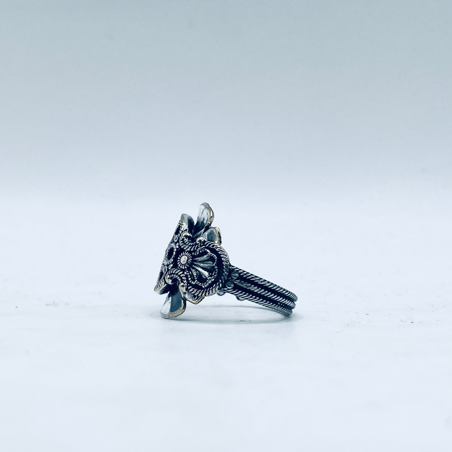 Anello Artigianale Mod. INTERO ZUCCHERO TRAFORATO Realizzato con intero Antico Cucchiaino in Argento (Prima Metà del ’900)