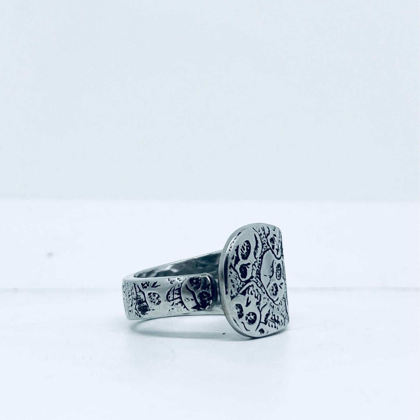 Anello Artigianale CALAVERAS Mod. CLASSICO  Realizzato con Antica posata in INOX (Prima Metà del ’900)