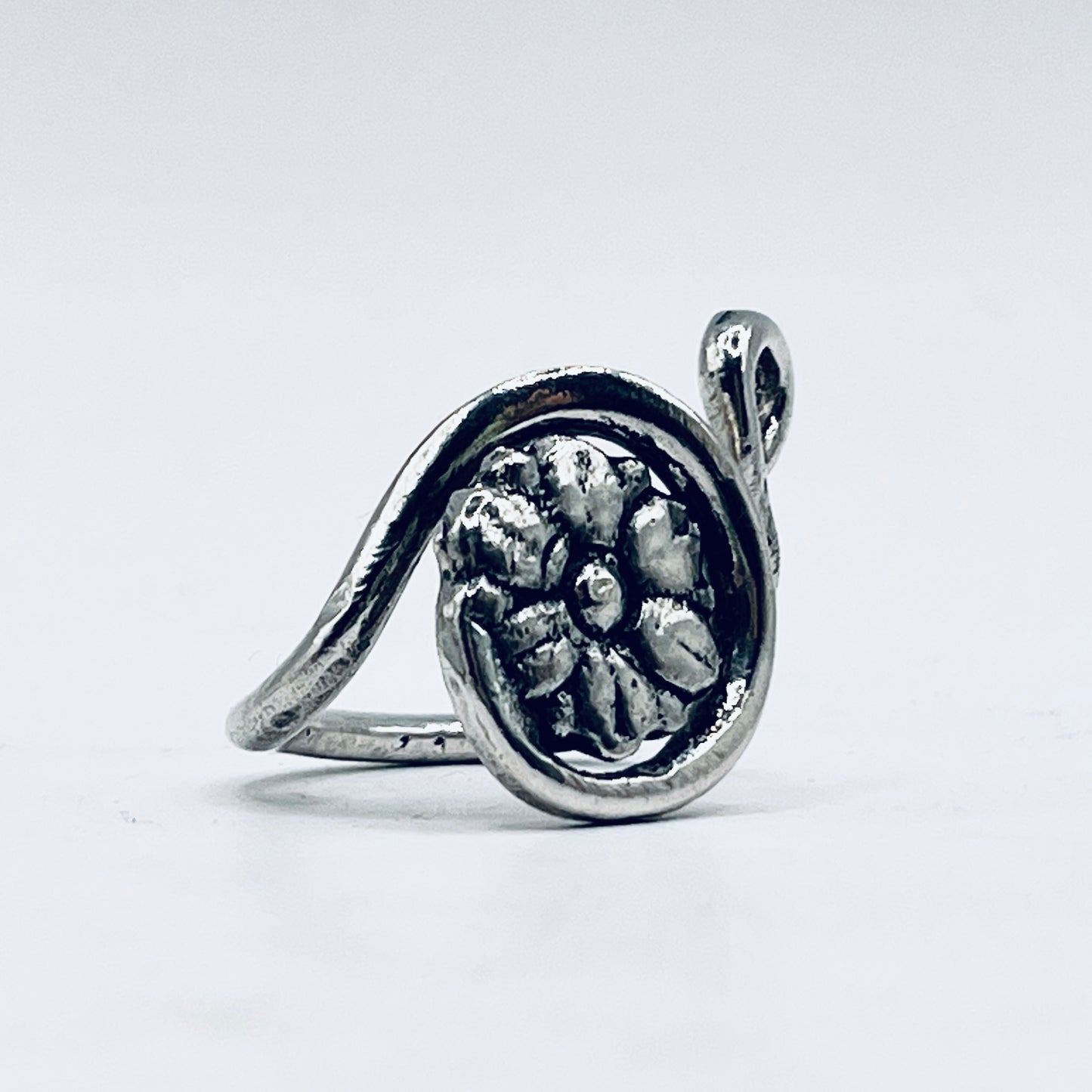 Anello Artigianale FIORE02 Realizzato con Antica posata in Argento (Prima Metà del ’900)