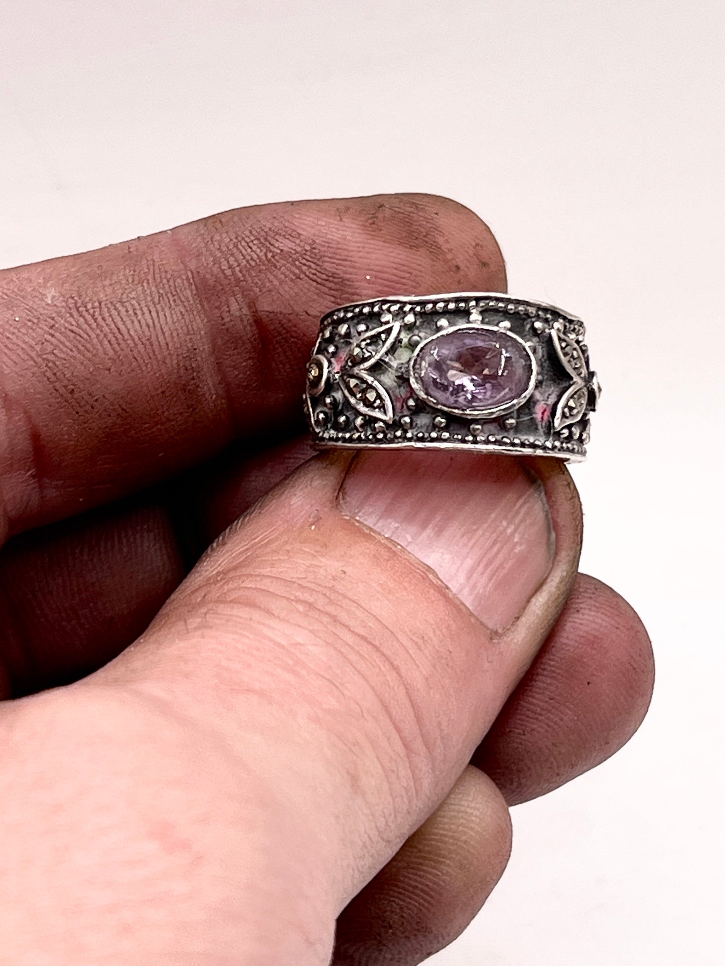 Anello Artigianale SPILLA INCANTO Mod. SPILLA CON AMETISTA Realizzato con Antica spilla in Argento (Prima Metà del ’900)
