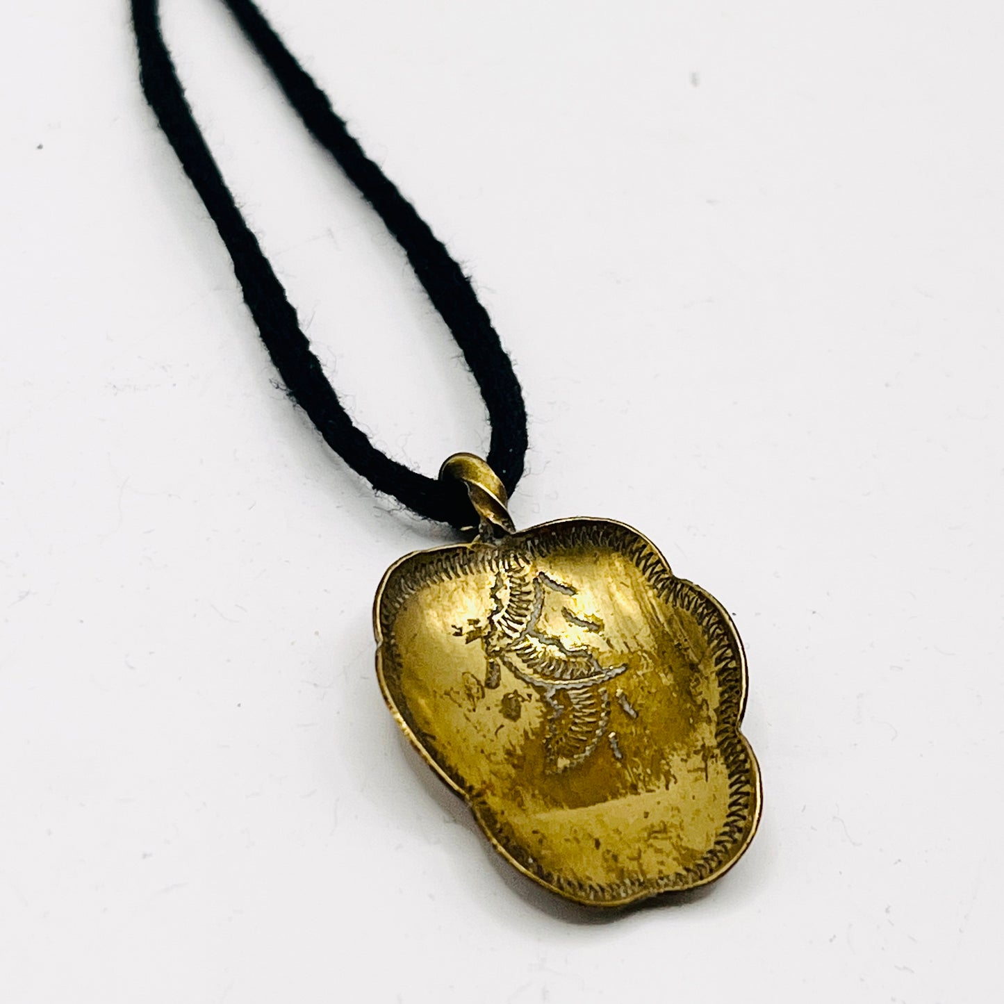 Anello + Pendente Artigianale “Wayang Kulit”  Realizzato con Antica posata in OTTONE (Prima Metà del ’900)