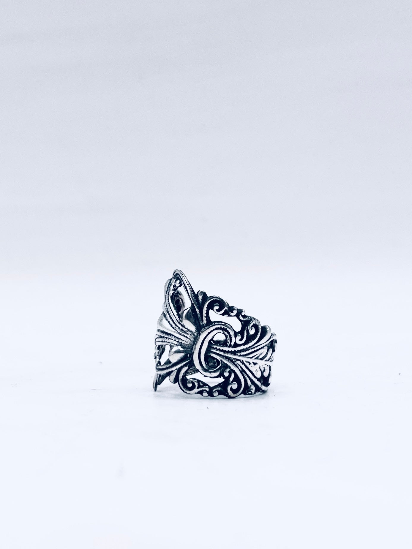 Anello Artigianale “BOCCHETTA SERRATURA GOCCIA” Realizzato con bocchetta serratura in Argento (Prima Metà del ’900)