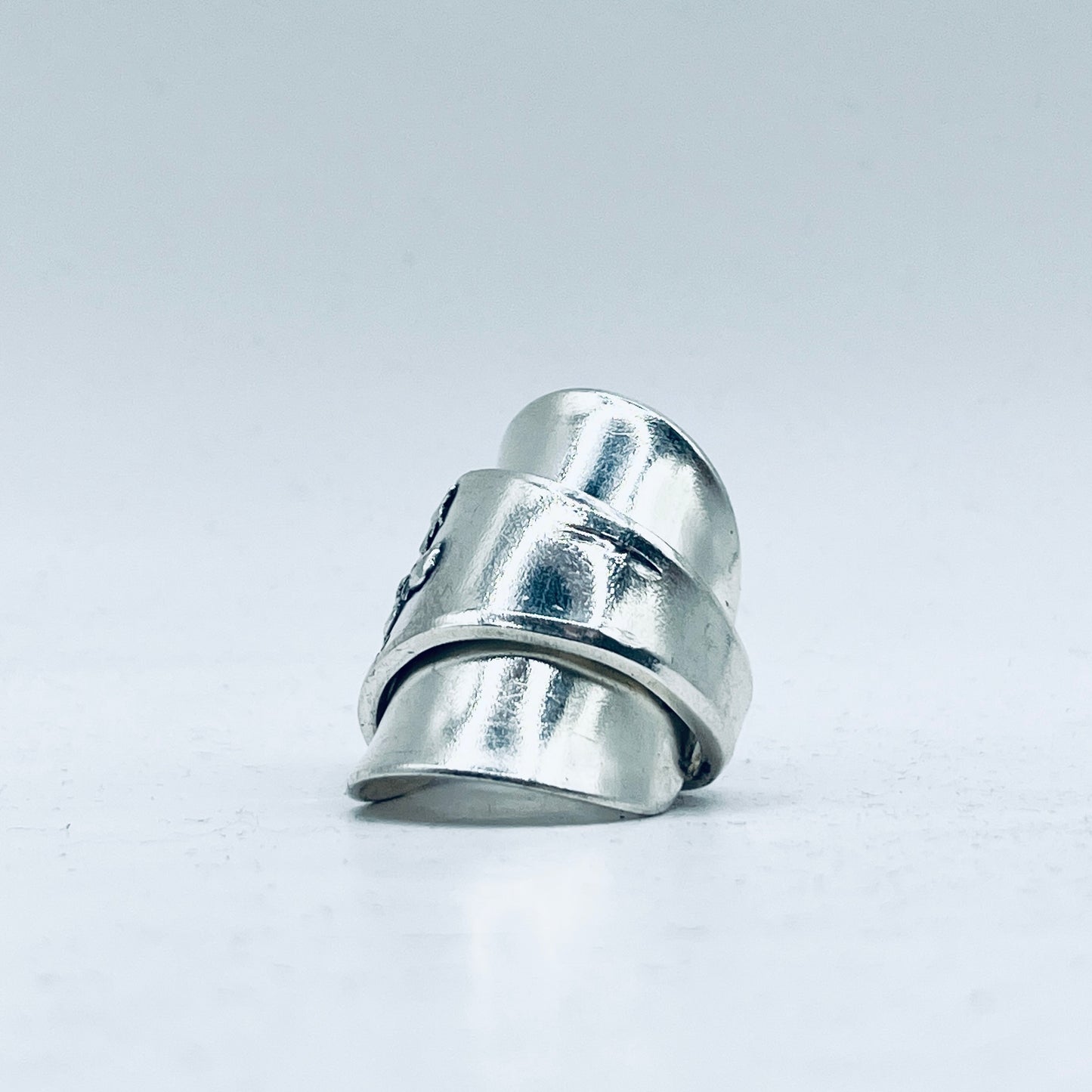 Anello Artigianale CAPPUCCETTO ROSSO&LUPO Mod. INTERO  CUCCHIAINO PAPPA Realizzato con intero Antico cucchiaino da pappa in Argento (Prima Metà del ’900)