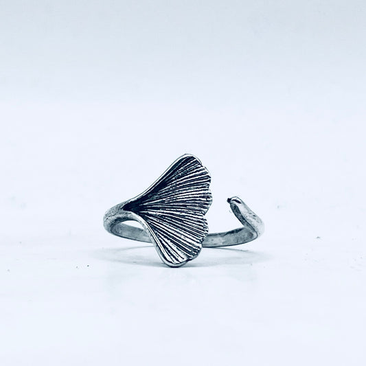 Anello Artigianale GINKGO Mod. SPILLA Realizzato con Antica spilla in Argento (Prima Metà del ’900)