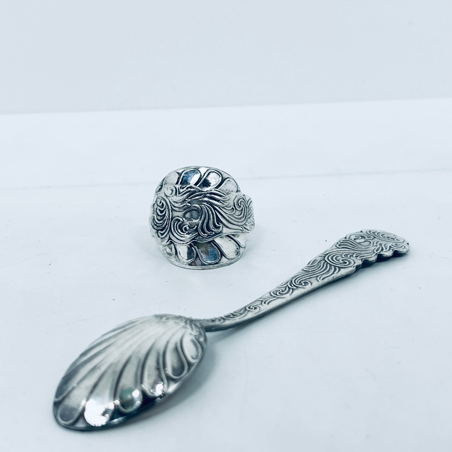 Anello Artigianale Mod. INTERO  Realizzato con intero Antico Cucchiaino in Argento (Prima Metà del ’900)
