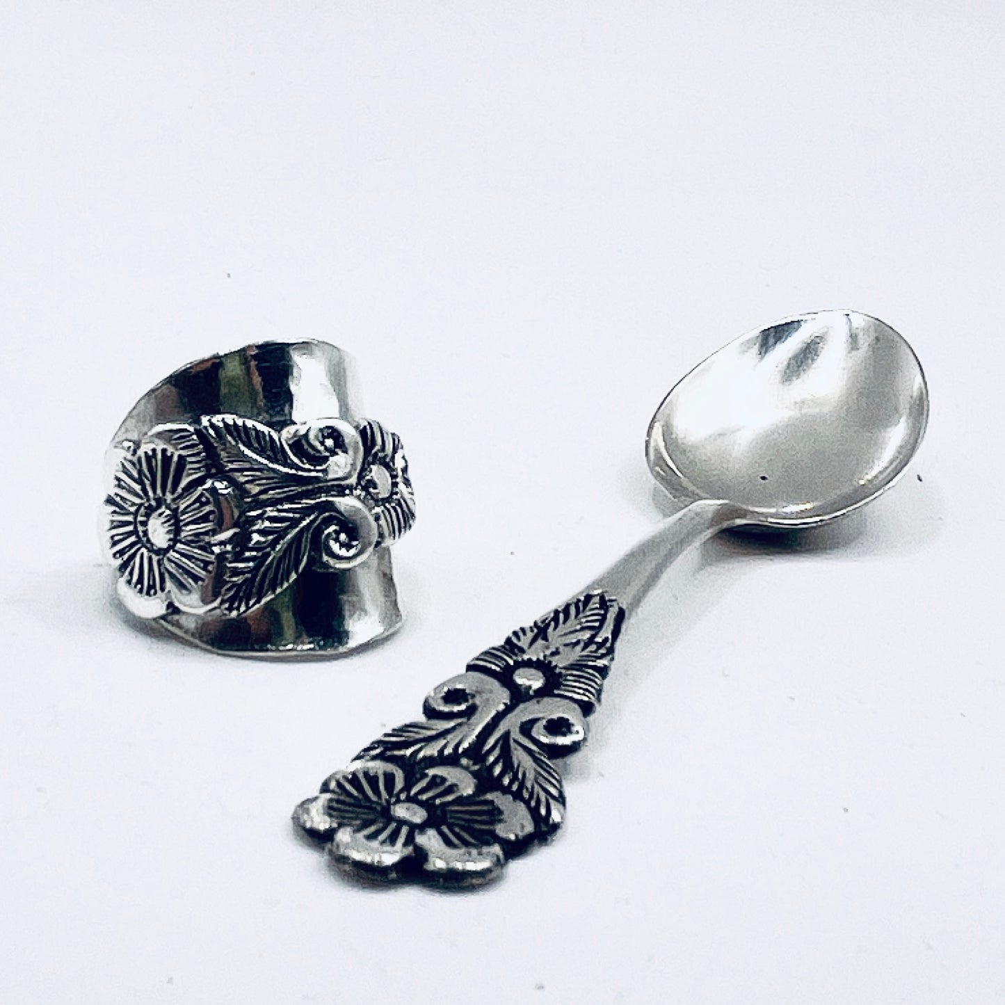 Anello Artigianale FIORE PERÙ Mod. INTERO MARTELLATO Realizzato con intero Antico Cucchiaino in Argento 925(Prima Metà del ’900)