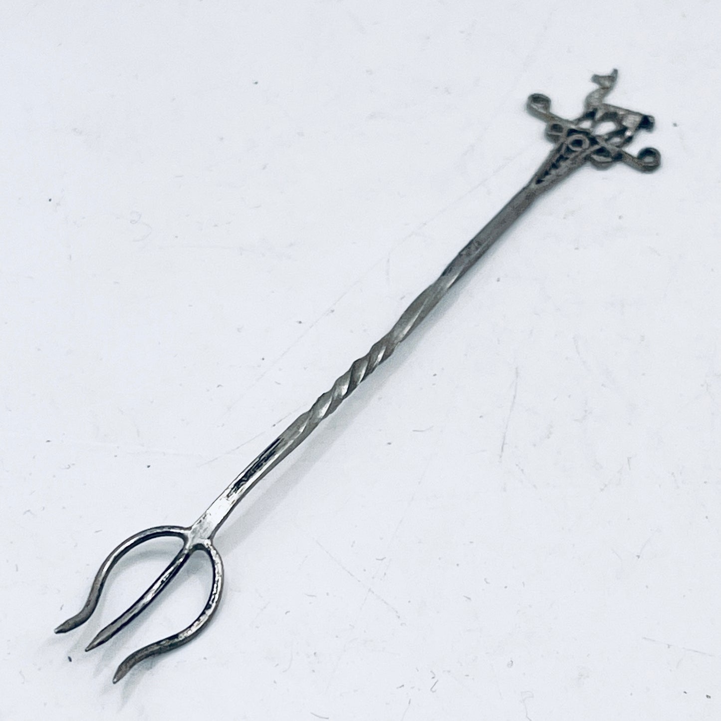 Anello Artigianale LAMA Mod. FORCHETTINA Realizzato con intera antica forchettina in Argento 925 (Prima Metà del ’900)