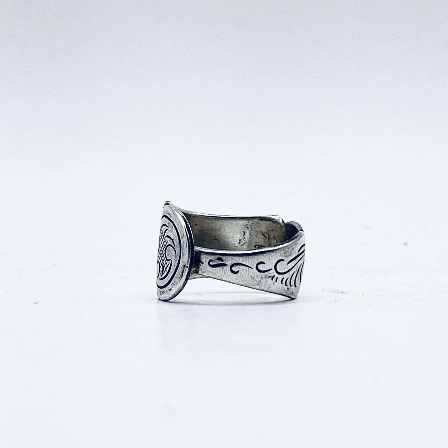 Anello Artigianale UOMO/DONNA Mod. CLASSICO/INTERO  “BRIGHID”  Realizzato con Antica posata in Argento (Prima Metà del ’900)