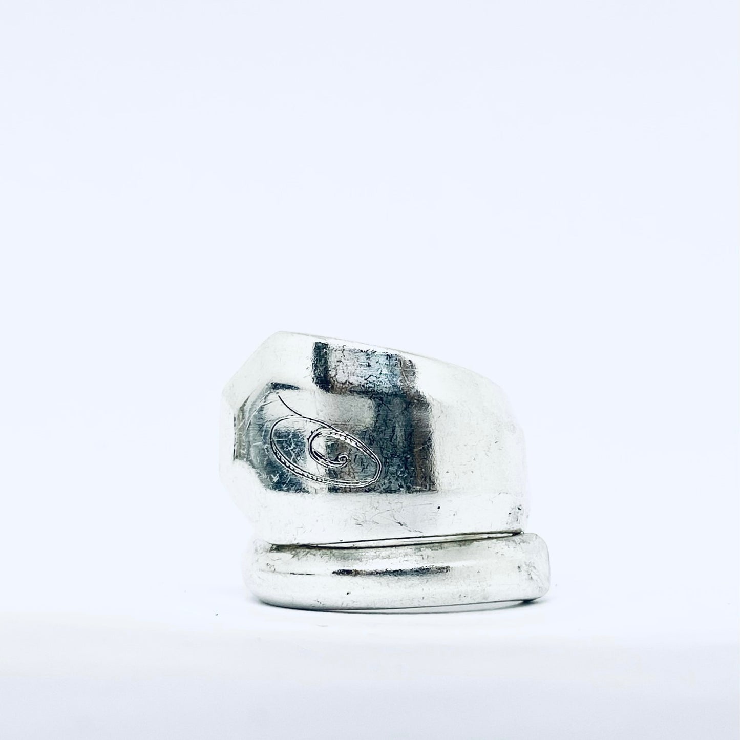 Anello Artigianale con Iniziale O