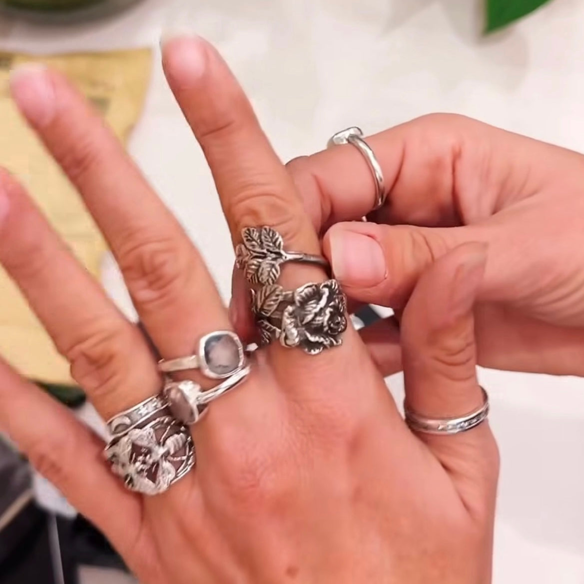 Anello Artigianale ROSA&FOGLIA Mod. PINZETTA  Realizzato con Antica pinzetta in Argento 925 (Prima Metà del ’900)