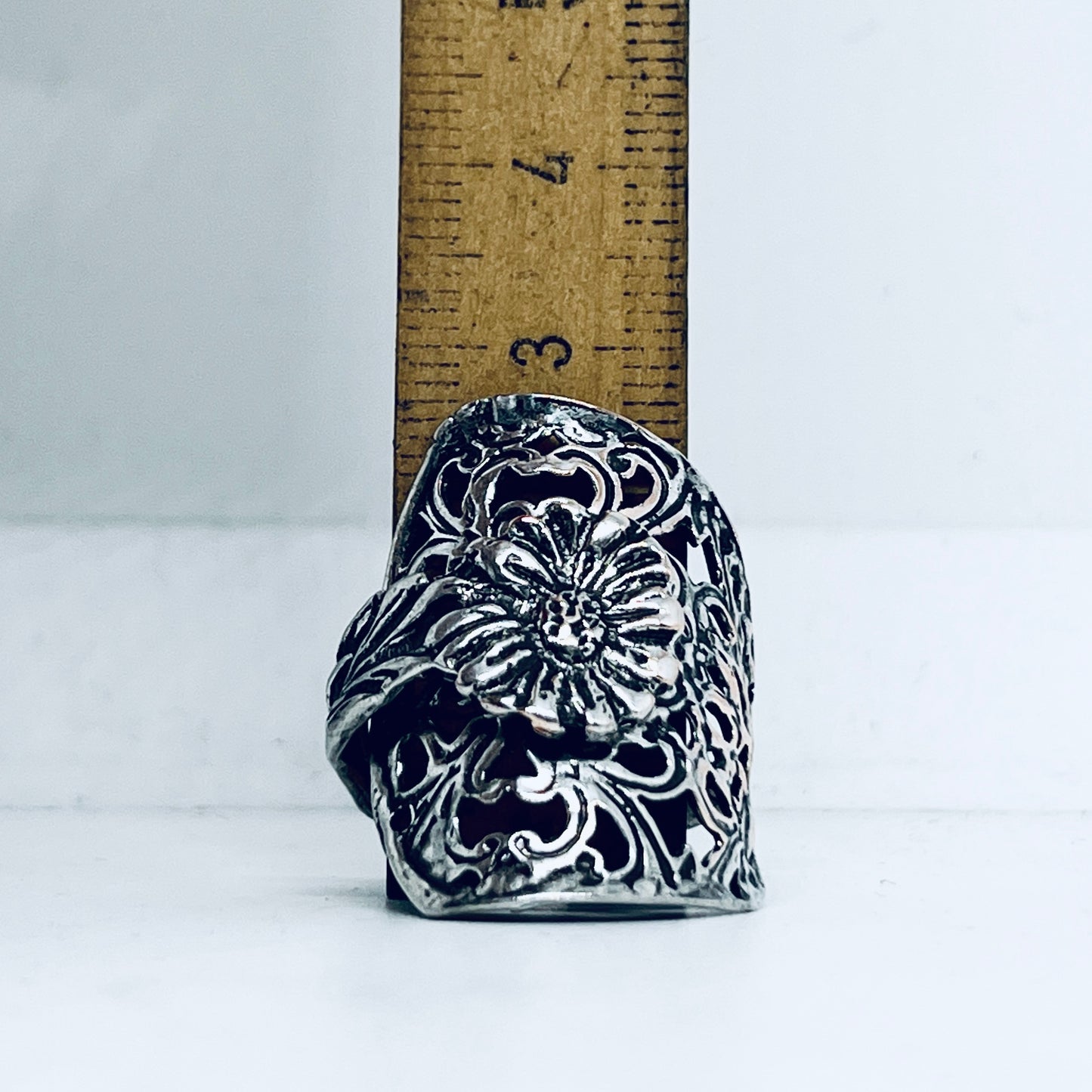 Anello Artigianale “TRAFORATO MARGHERITA” Mod. INTERO  Realizzato con intero Antico Cucchiaino in Argento (Prima Metà del ’900)